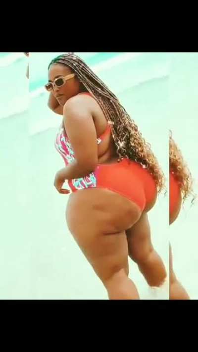 That Thing Is Sittin 🍑🍑🍑