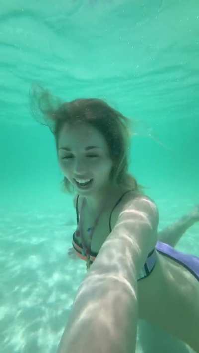 Dalia gehört unter Wasser 💦