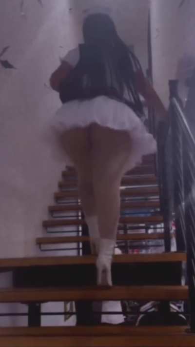 Peek 2