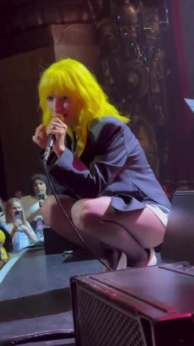 Hayley performing &ldquo;Kill Me&rdquo; different angle