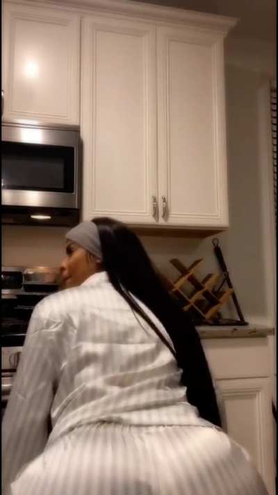 Alexis Skyy Twerking in pajamas [Preview]