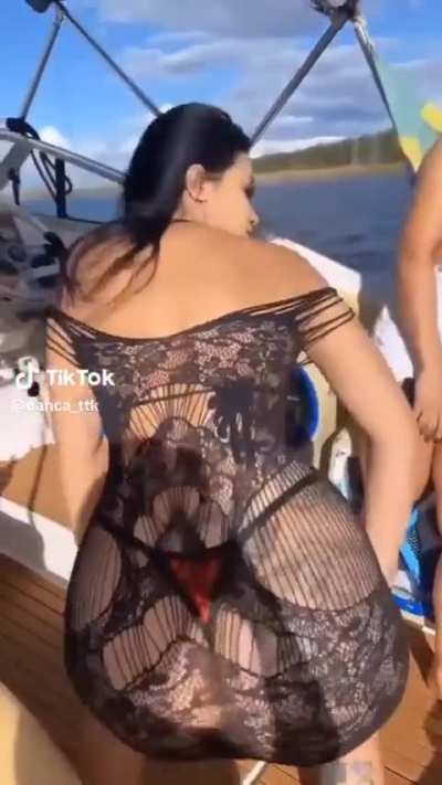 Gostosa na lancha 