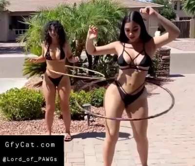 Hoopin&rsquo; Bimbos