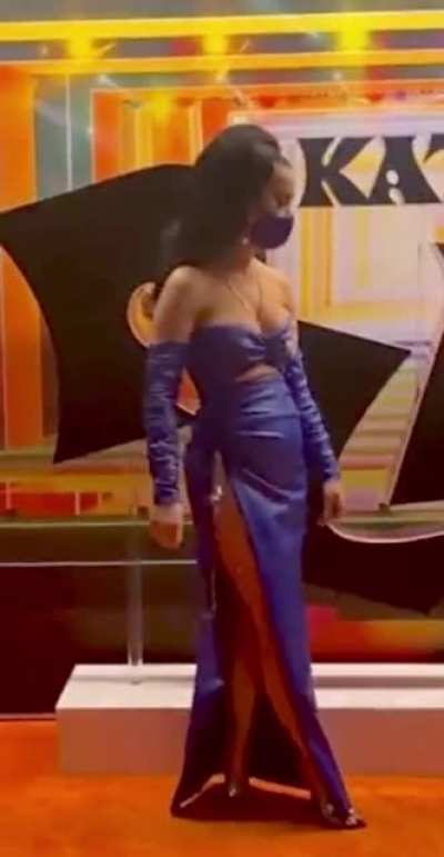 Katy slapping it (slightly better quality and I&rsquo;ve added a zoomed in slow mo)