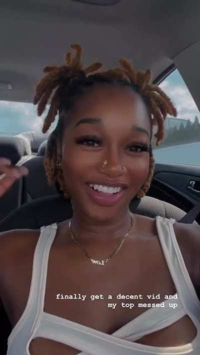 She fine asf 😍🤯