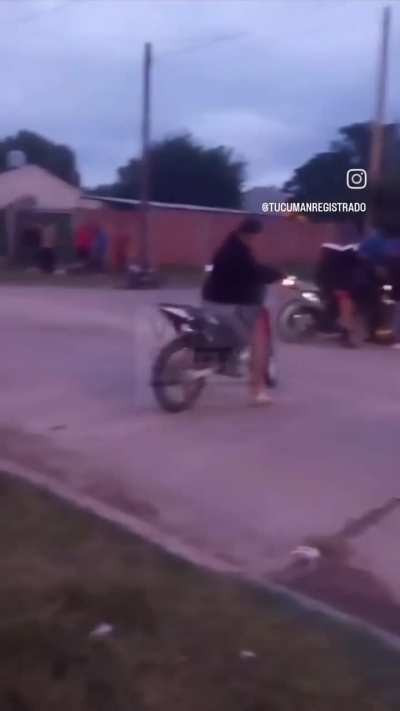 Virrey del pino: hacían un velorio tumbero y lo mato una bala perdida.