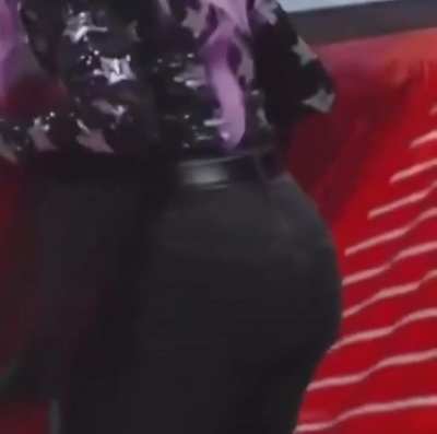 Candice LeRae&rsquo;s sweet tight pixie ass 🍑