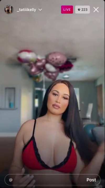 _tatiikelly(Russialit) 😍😍 someone make her a new community 🤦🏾&zwj;♂️🤦🏾&zwj;♂️