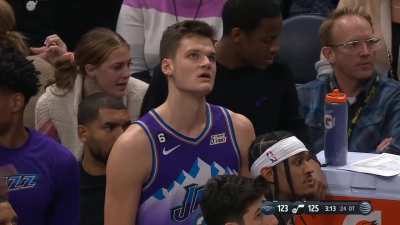[Highlight] Walker Kessler picks up his 6th foul in overtime. Kessler asks for a review and Will Hardy obliges. Call overturned. Utah ball. Walker Kessler remains on the floor