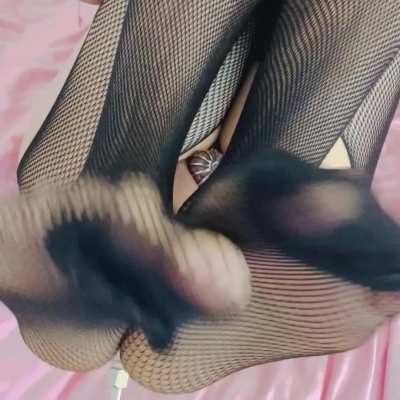 A good girl only cums handsfree