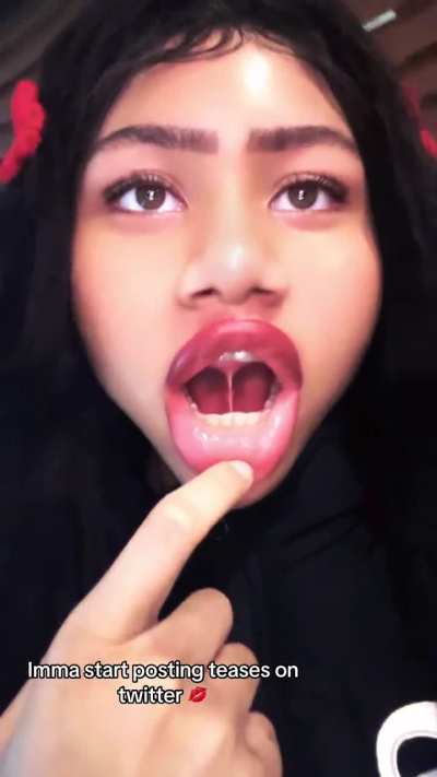 Pretty lips😝