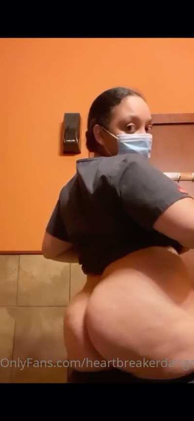 Yella booty