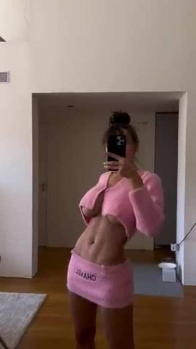Pretty in pink [GIF]