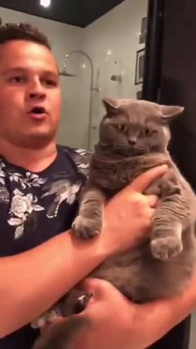 His face though.. xD