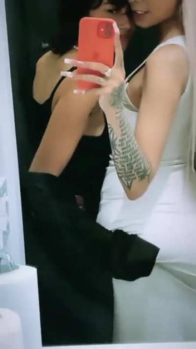 Ally's fat ass 🤤