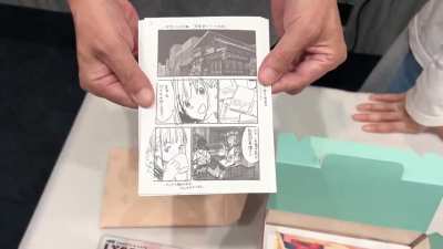 Anzai Chika (Chisato) and Kosuke Sakaki (Mika) unboxing the Lycoris Recoil short movie BD/DVD souvenir box!