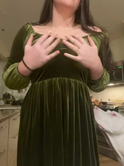 My friend calls this my shrek dress. I assume she means Fiona? Whatever. I&rsquo;m dropping my natural tits either way.