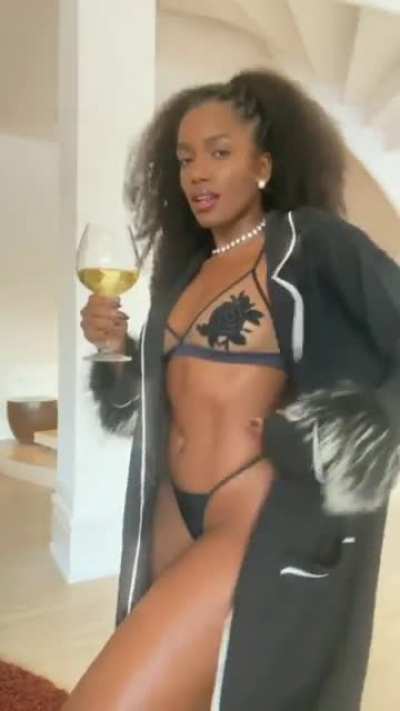 Iza linda demais