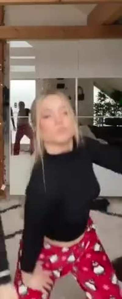 Julia Beautx Booty shake 🍑&hellip;. TikTok von ihrer Schwester 25.12.23