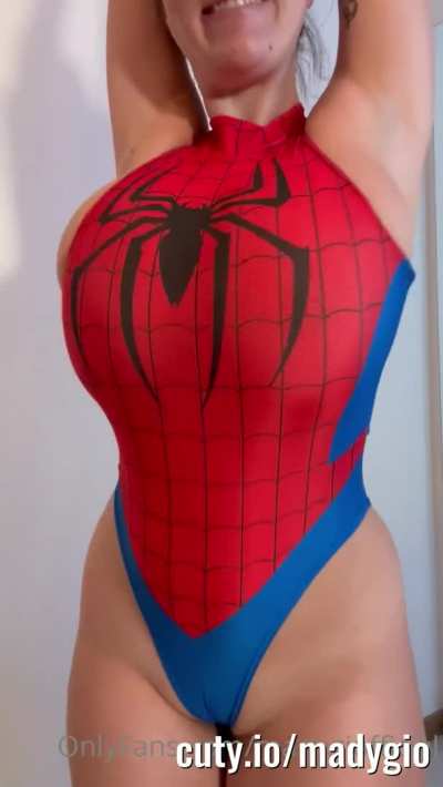 Mady Gio cosplay bouncing