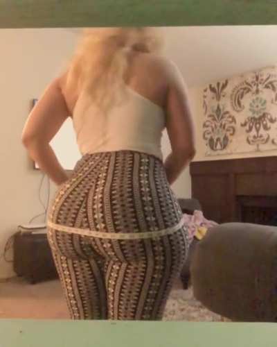The Queen of Flares, Portia Conway...