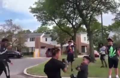 2 Midgets fighting