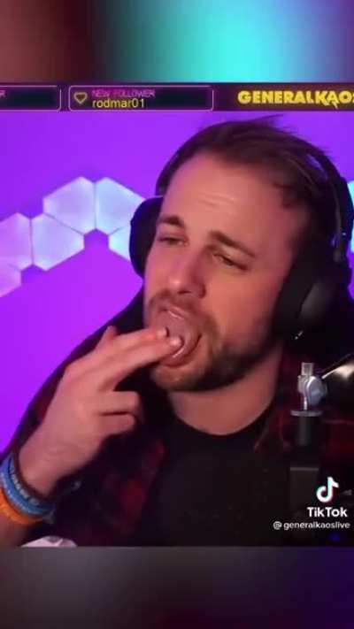 Those poor fingers tho
