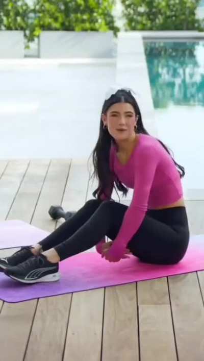 Charli&rsquo;s fine ass working out 🥵