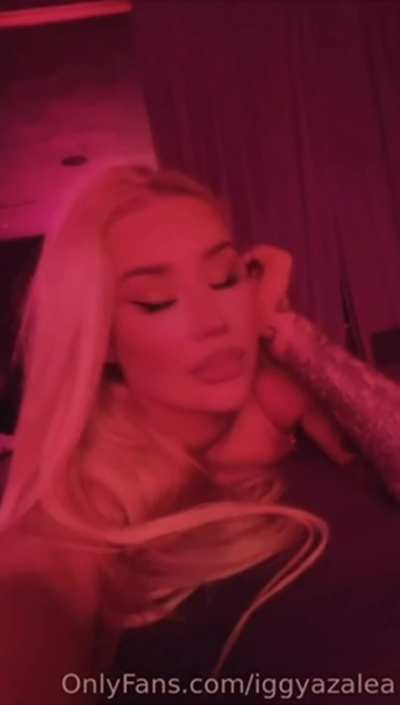 Iggy Azalea Nude tits out and bouncing ass PAWG