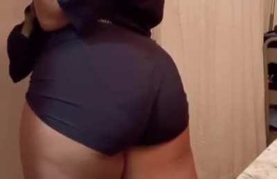All dat fat ol booty she got😫