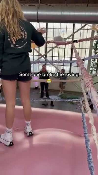 Pey&rsquo;s cute legs