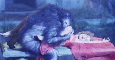 Sadie Frost doing Dracula in werewolf shape (Bram Stoker's Dracula, 1992)