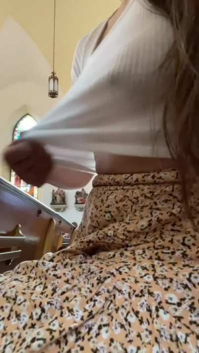 Flashing during church *sound on to hear priest