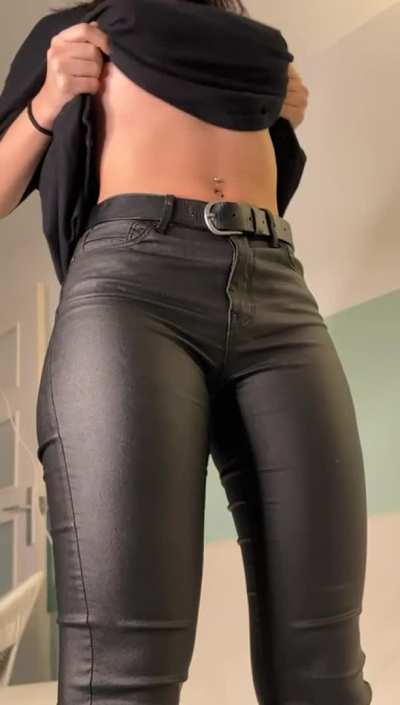 POV: you enter the girls changeroom [drop]