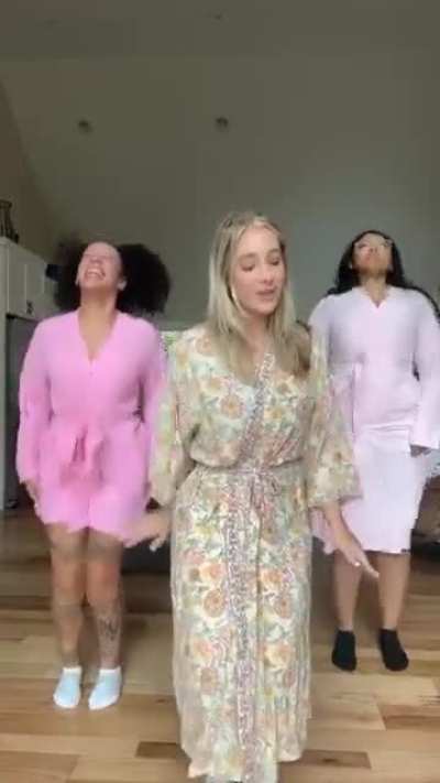 Blursed_clapping