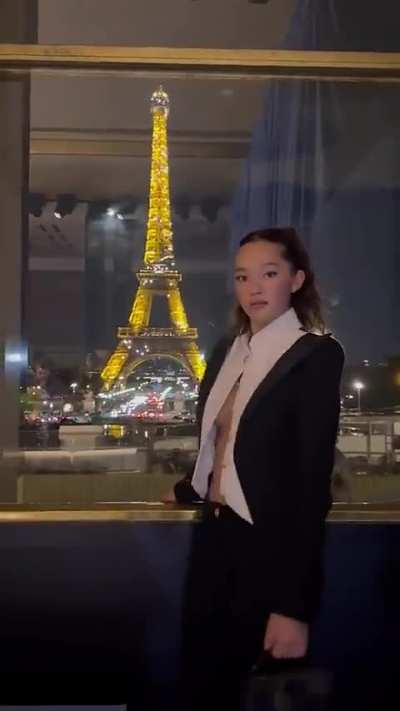 Lily Chee Side Boob
