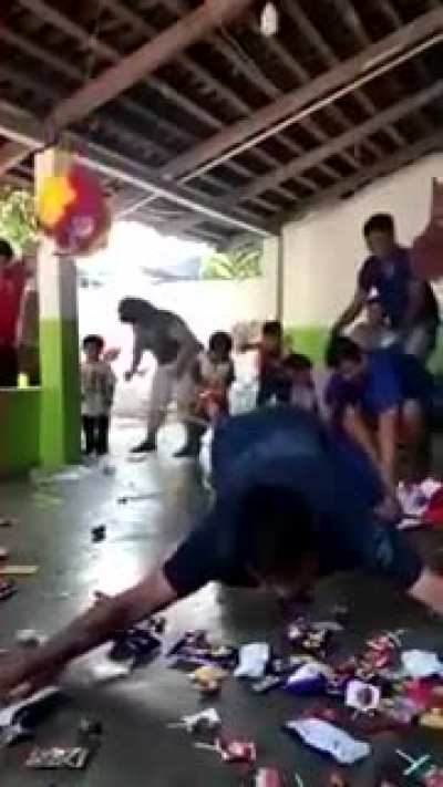 Me pod&iacute;an ayudar a ser el v&iacute;deo con m&aacute;s DX de r/MAAU?