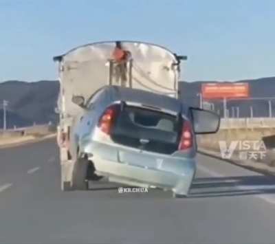 To tow a vehicle 🚛🚗