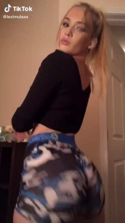 This chick is a massive hoe with a tight but fat ass
