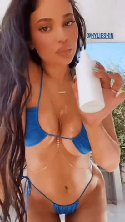 Mommy Kylie Jenner oiled and ready