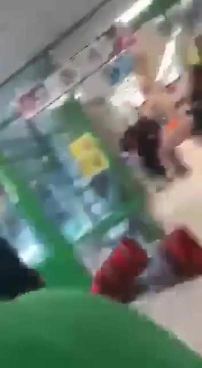 Когда дерзкий горец не вывез свои понты с Васей (кстати, реальное имя) охранником эконом-магазина 🤷🏼&zwj;♂️