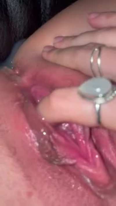 I can&rsquo;t believe my pussy gets this wet and creammyyy 🤤😍
