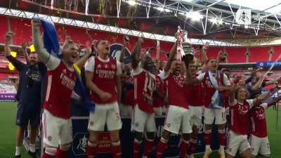 🏆🏆🏆🏆🏆🏆🏆🏆🏆🏆🏆🏆🏆🏆 Arsenal lift their 14th #EmiratesFACup! 🙌