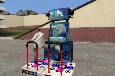 Kleiner plays DDR