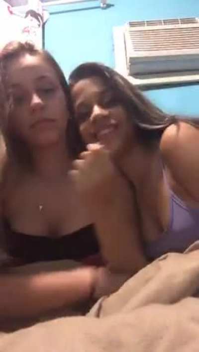 Isis Fraga e amiguinha safadinhas
