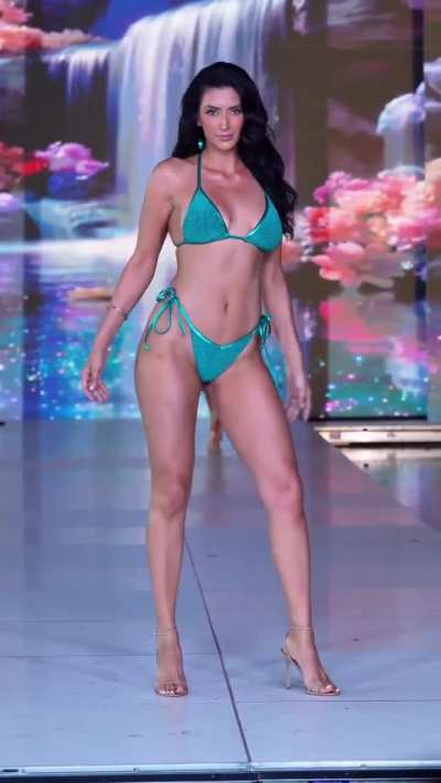 Yet another skimpy 👙 worn by Jaskiran Kaur in Miami Swimwear Week! 😍