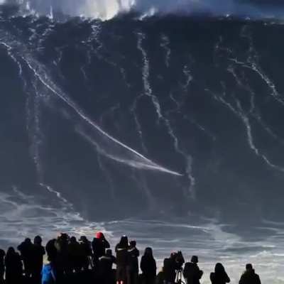 Bora surfa chat (Isso fica em Nazar&eacute;, Portugal)