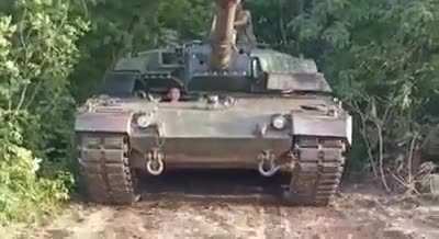 Here&acirc;s Ukrainian Leopard 2A4 tank with Kontakt-1 ERA.