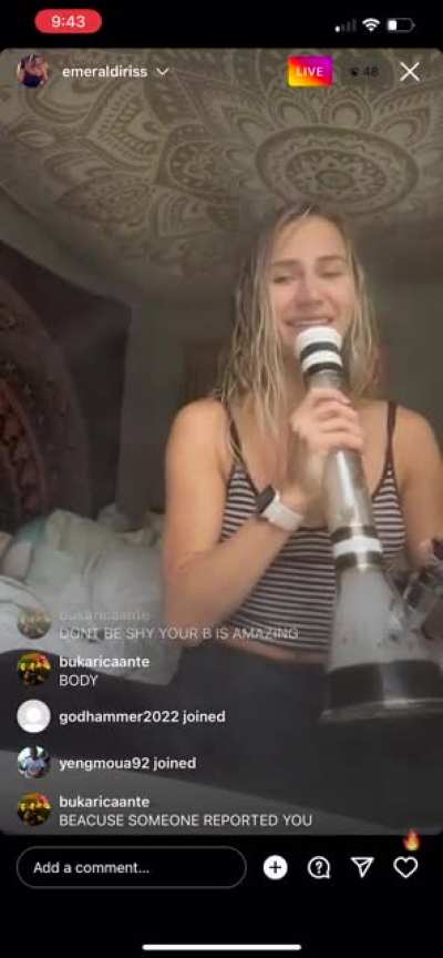 Emeraldiriss quick &ldquo;nipslip&rdquo;. Teasing non stop finally caught one