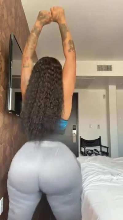 🍑👏